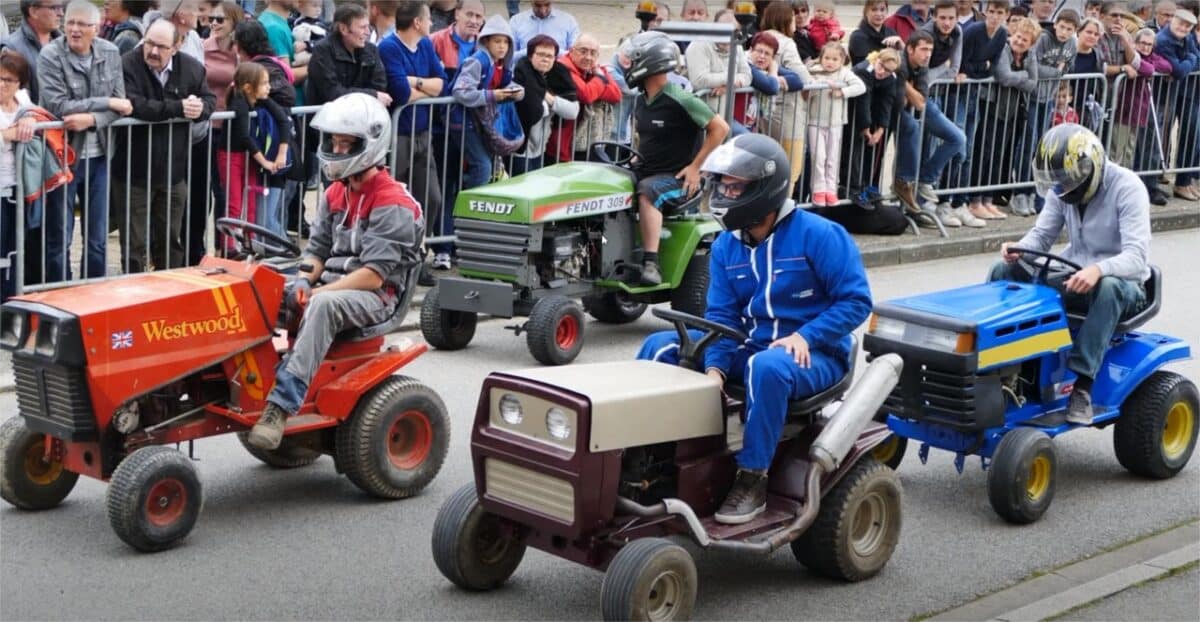 course de tracteurs tondeuses