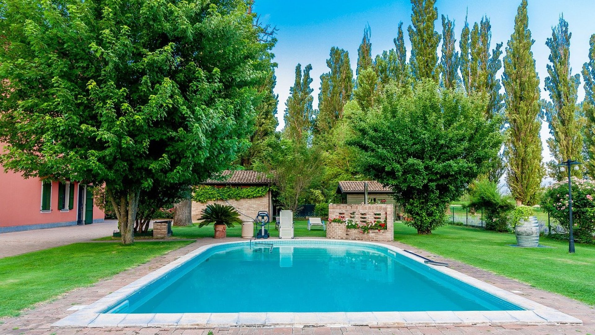 Volets immergés pour sa piscine de jardin : une solution idéale ?